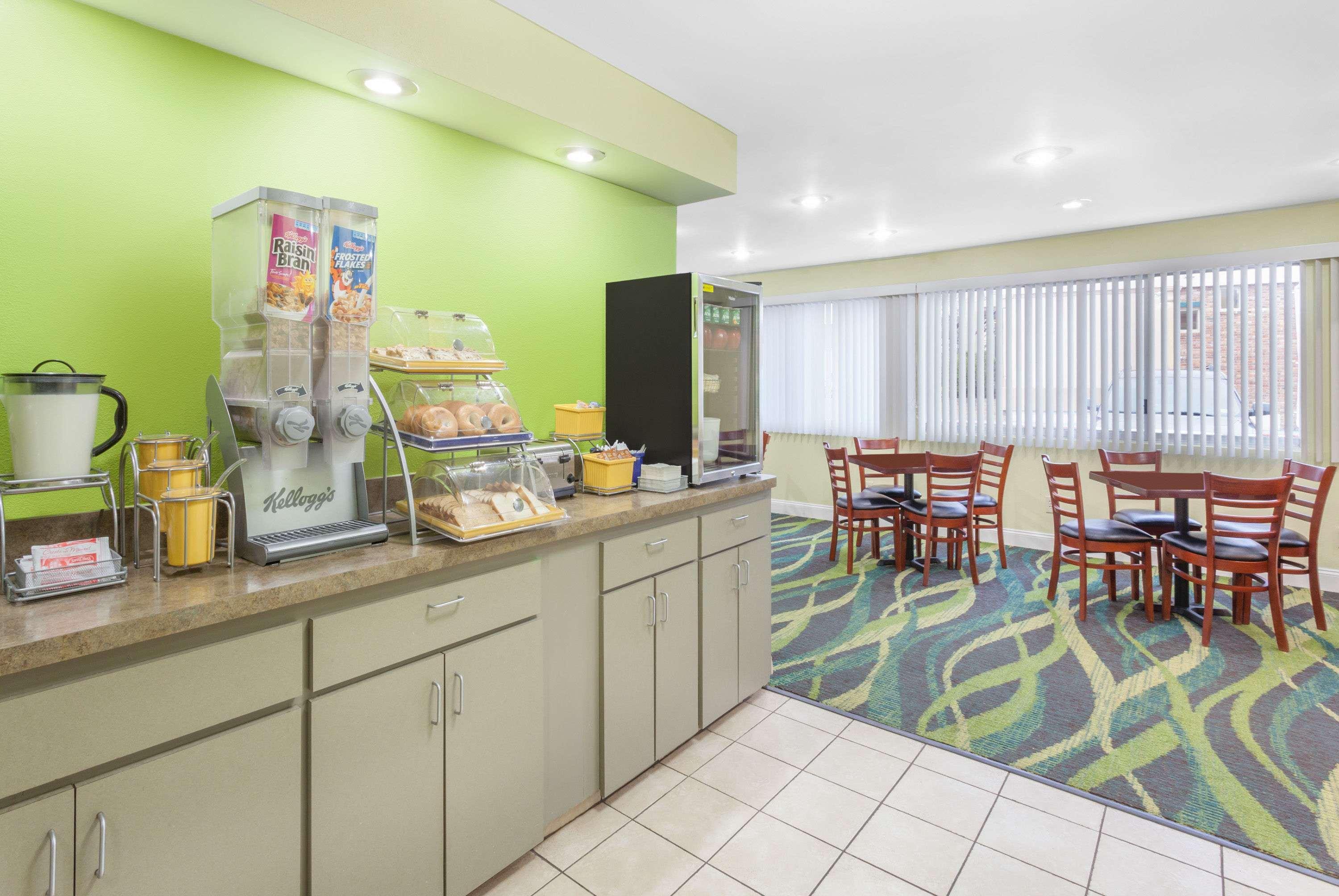 Days Inn By Wyndham Albany Suny Exterior foto